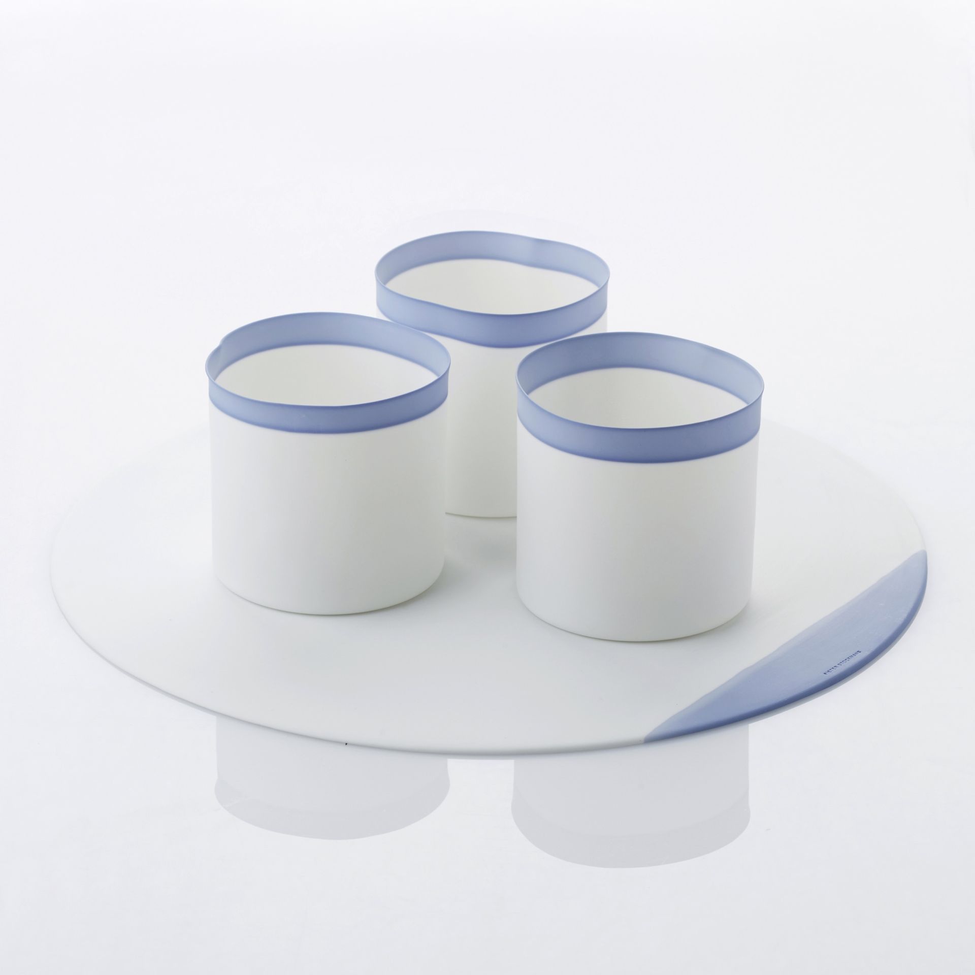 109-501-biscuit-windlights-on-base-33-blue-by-day-1-pieter-stockmans-2006-webs